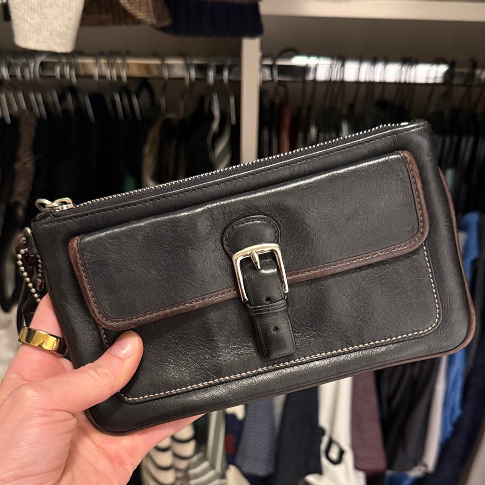 Vintage Y2K Coach Leather Wristlet w/ Buckle Detail